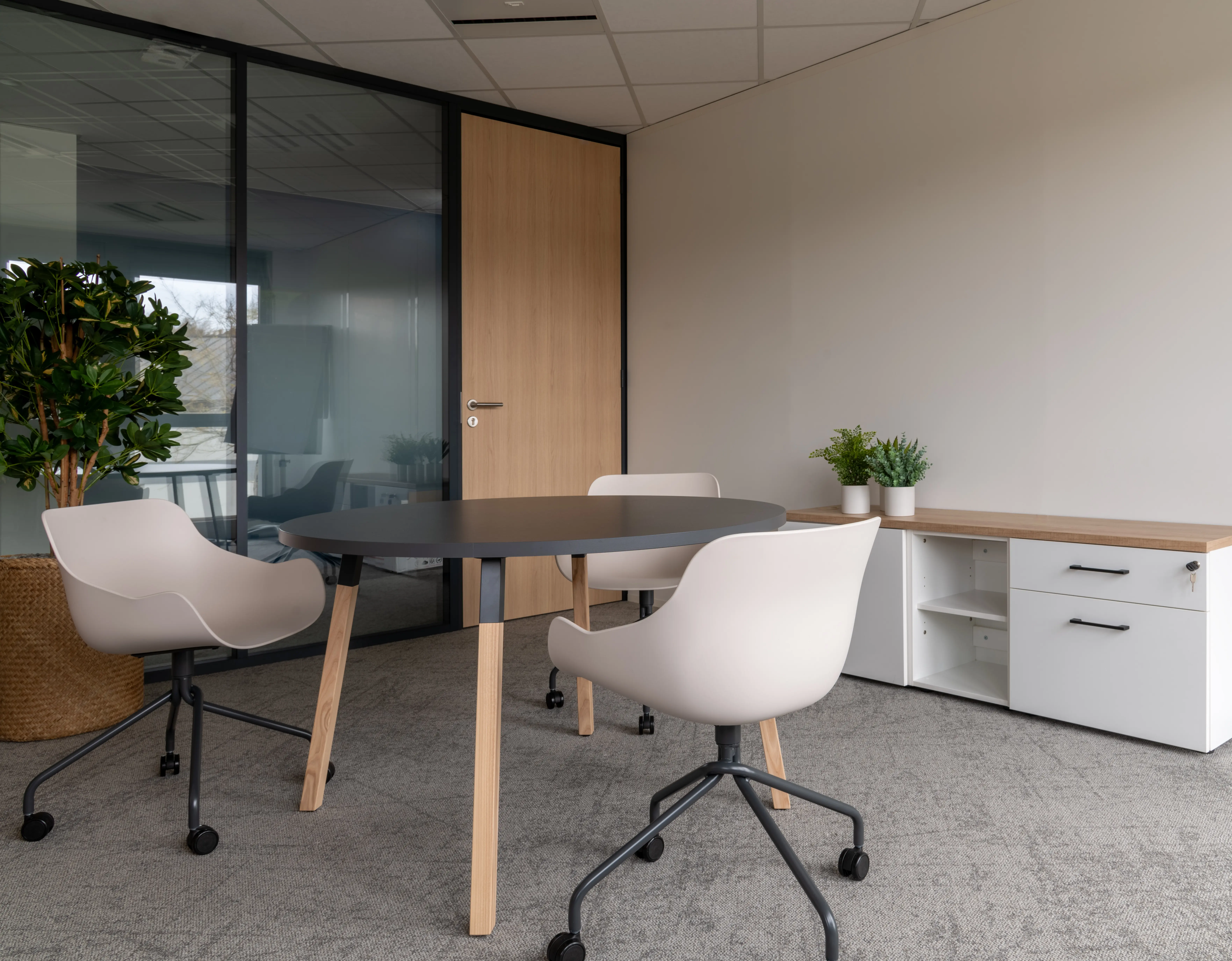 Cabinet Vilaine et Associes — espace principal aménagé par Esquisse